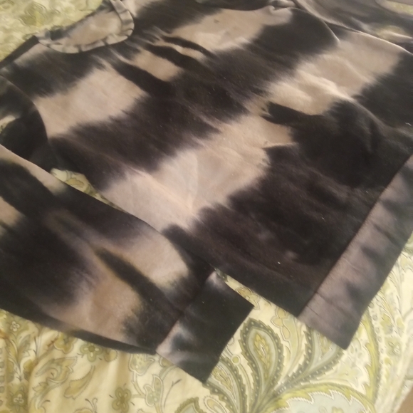 Black and Gray Tie-Dye Long Sleeve Top - Picture 2 of 13